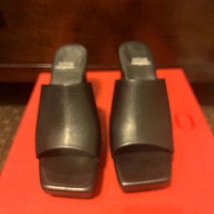 Jeffrey Campbell Caviar platform Slide Sandal.       NEW w/o tags black